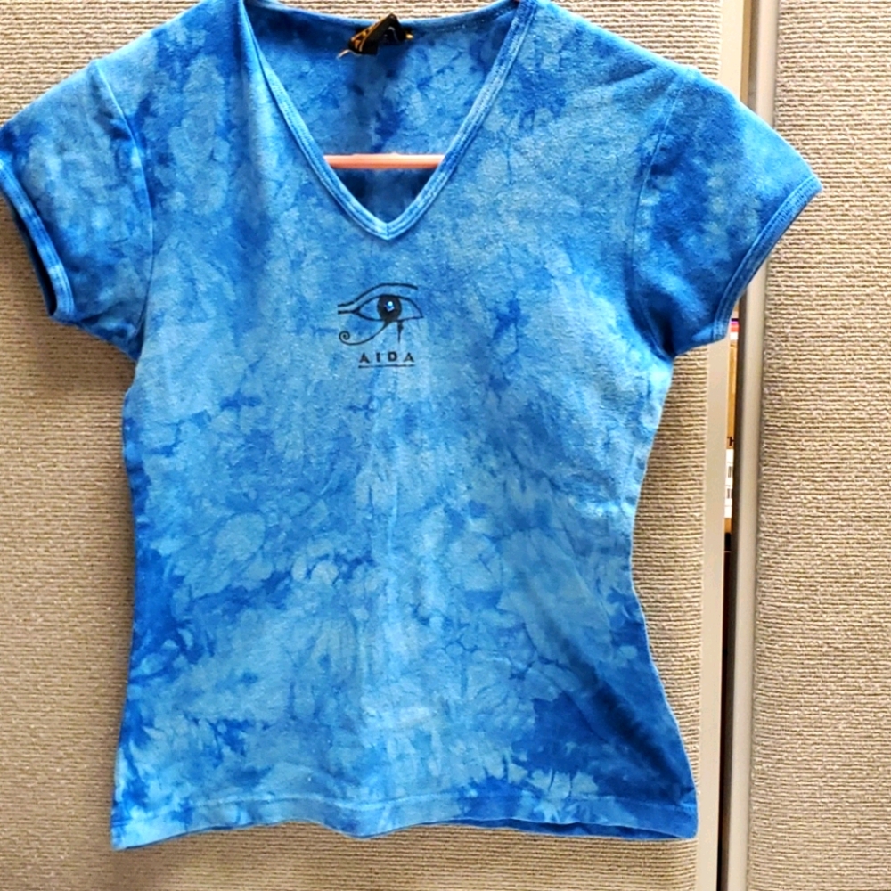 Aida shirt size small
